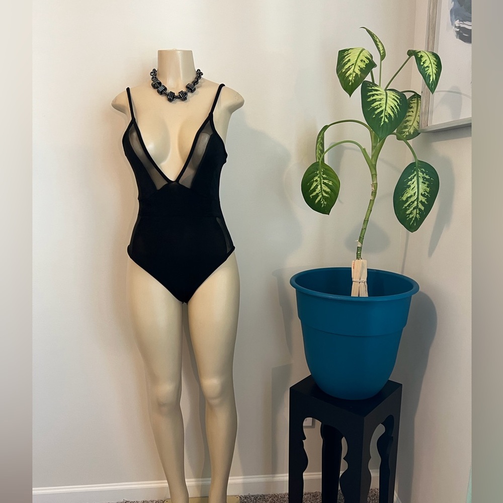 Boohoo Petite Sheer Deep Neck Bodysuit - Picture 3 of 12